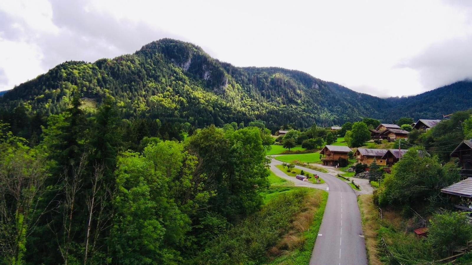 Вілла Chalet Du Bonheur Bonnevaux  Екстер'єр фото